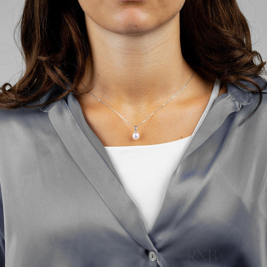 Cultured Pearl & Solitaire Diamond Pendant