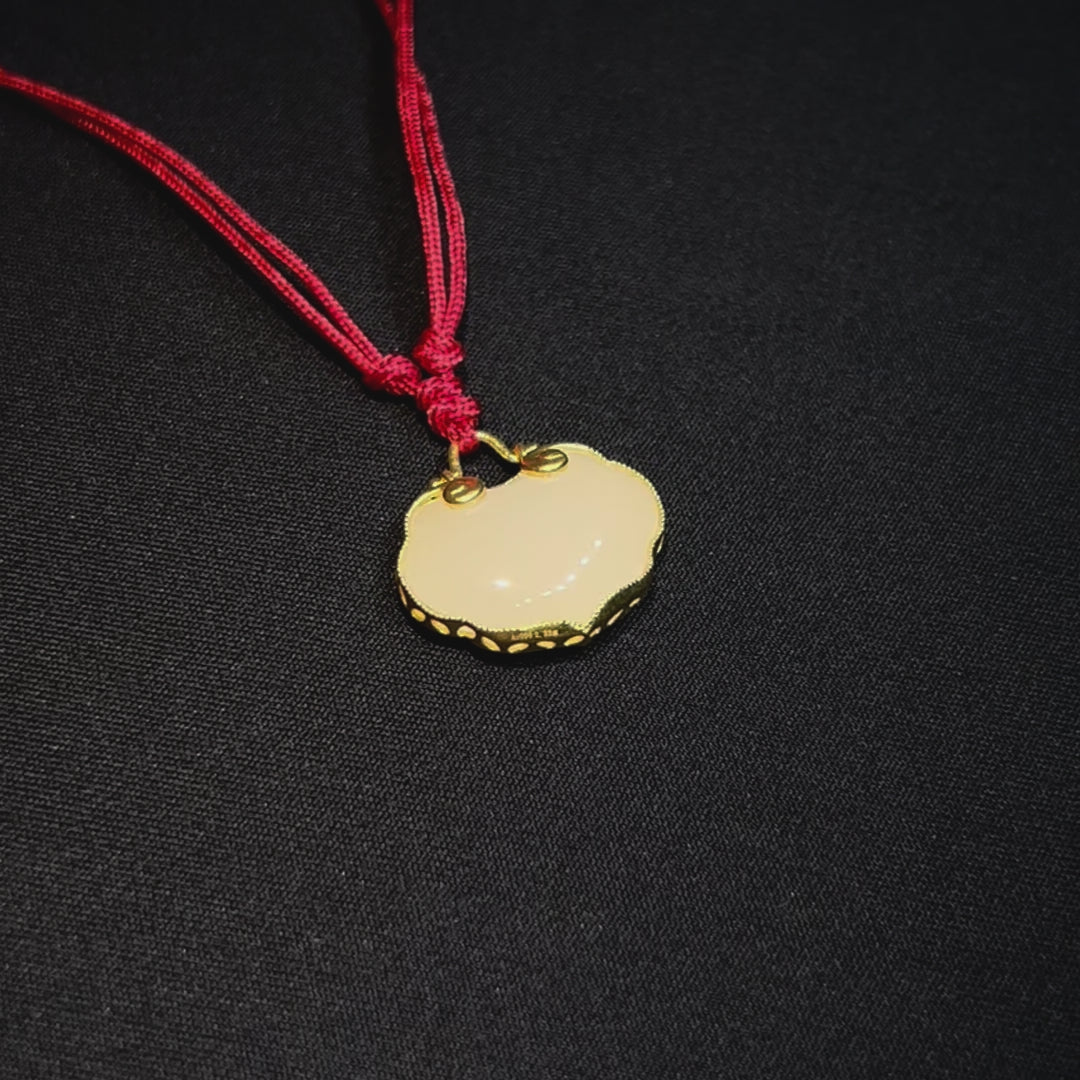 24K Hetian Jade Necklace (auspicious cloud) 24K Hetian Jade Necklace (auspicious cloud)