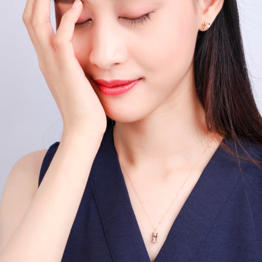 Cylindrical lock necklace in 18kt rose gold