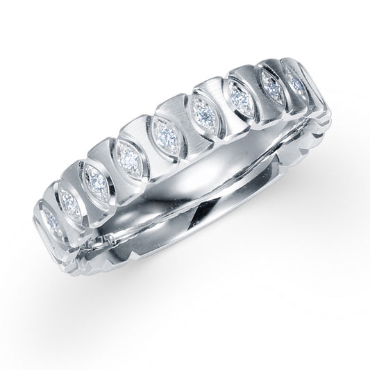 DIAMOND WEDDING BAND IN 18K WHITE GOLD