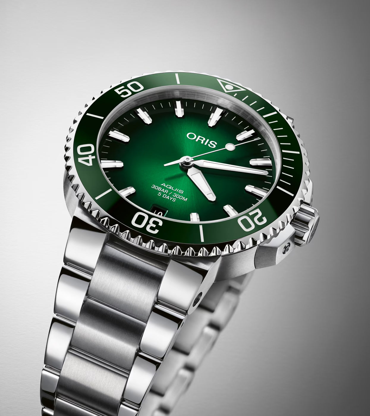 Oris Aquis Date Calibre 400 41.5 mm, green dial