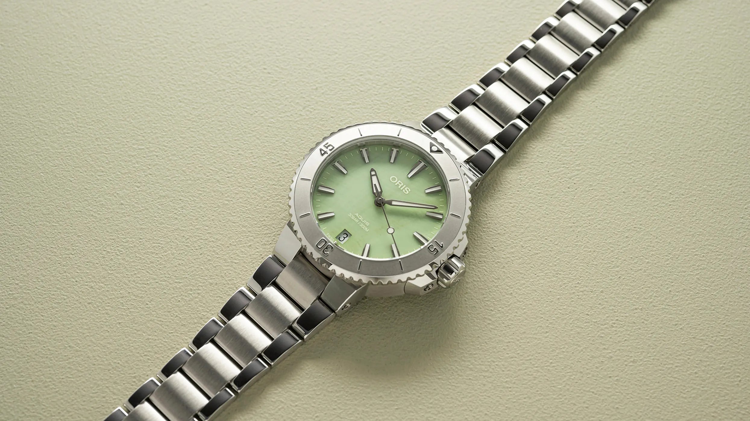 ORIS Aquis Date 01 733 7770 4157-07 8 18 05P