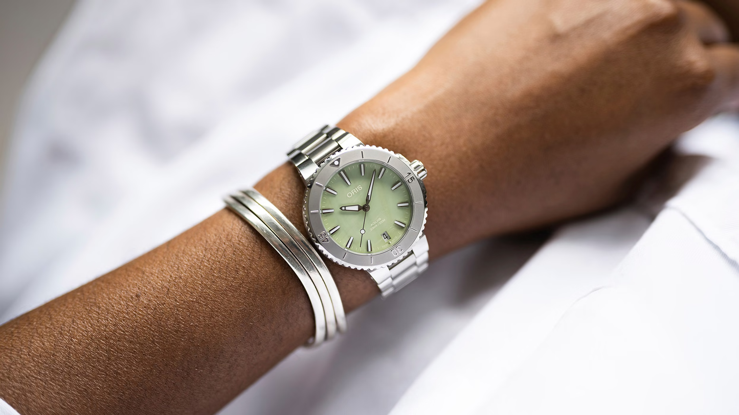 ORIS Aquis Date 01 733 7770 4157-07 8 18 05P