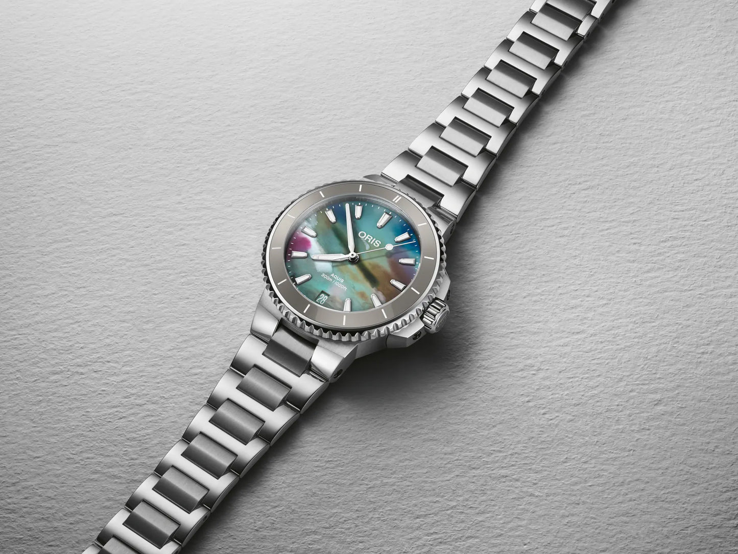 ORIS Aquis Aquis Date Upcycle  01 733 7792 4150-07 8 19 05P