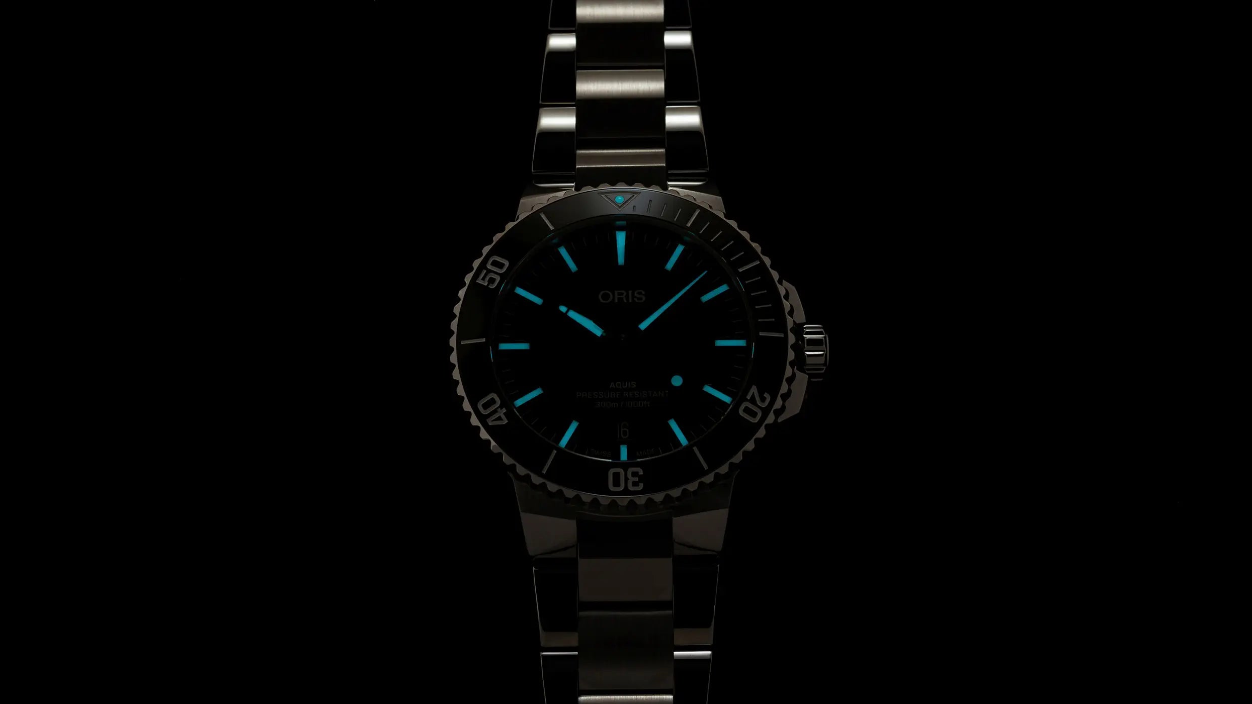 ORIS Aquis Date 01 733 7787 4157-07 8 22 04PEB