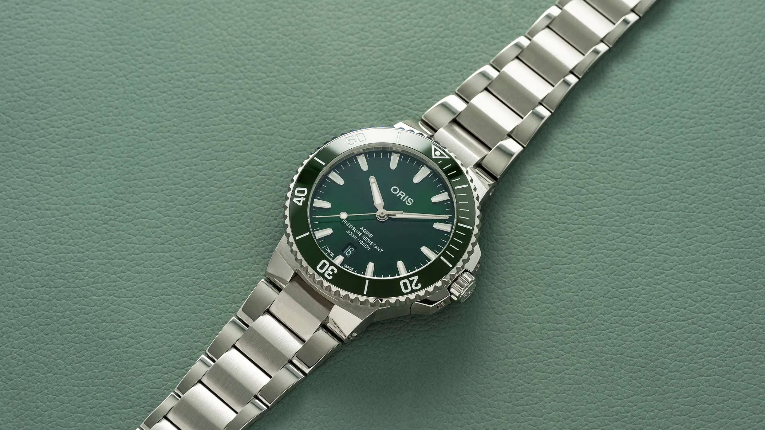 ORIS Aquis Date 01 733 7787 4157-07 8 22 04PEB