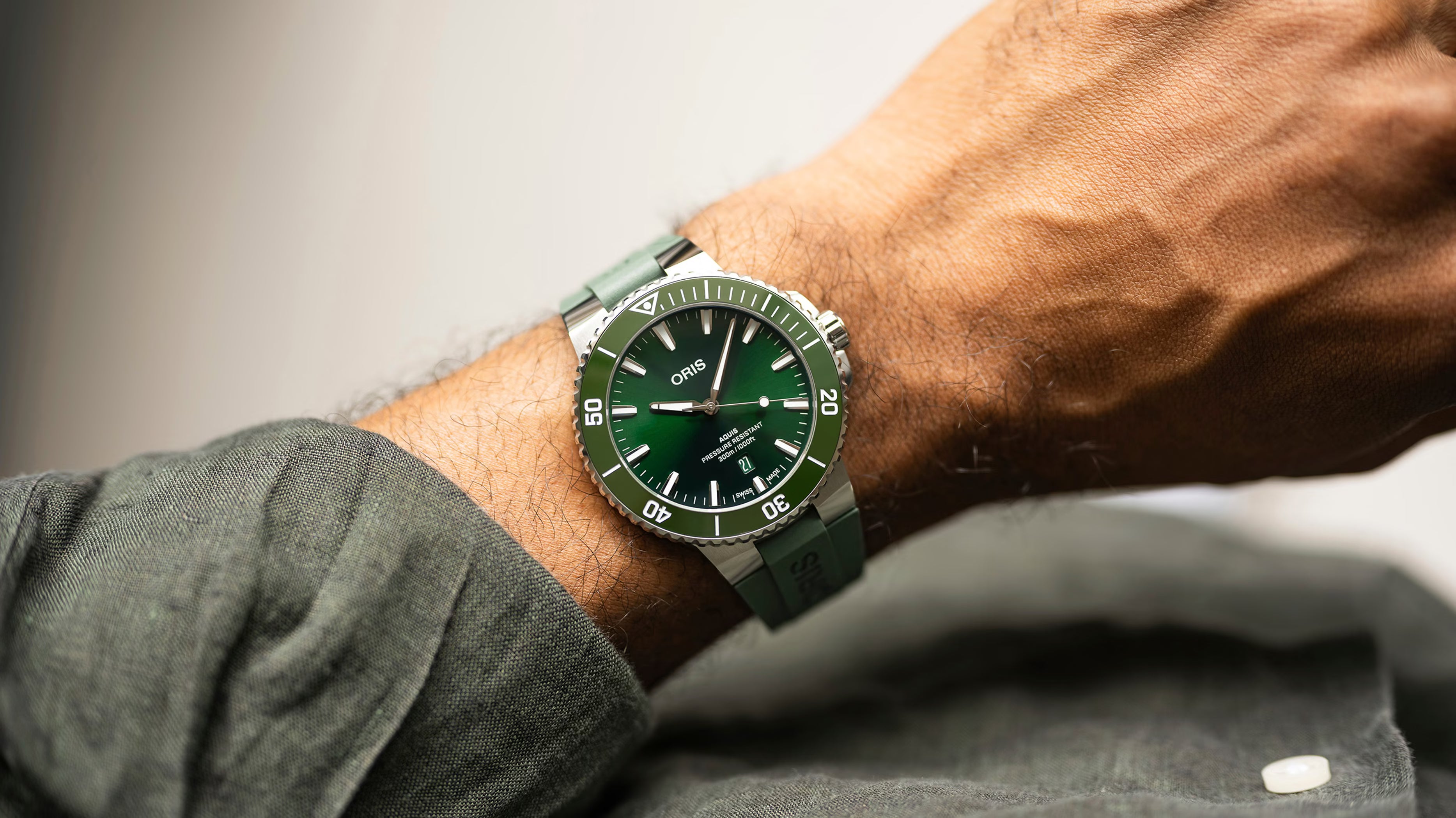 ORIS Aquis Aquis Date 01 733 7789 4157-07 4 23 37FC