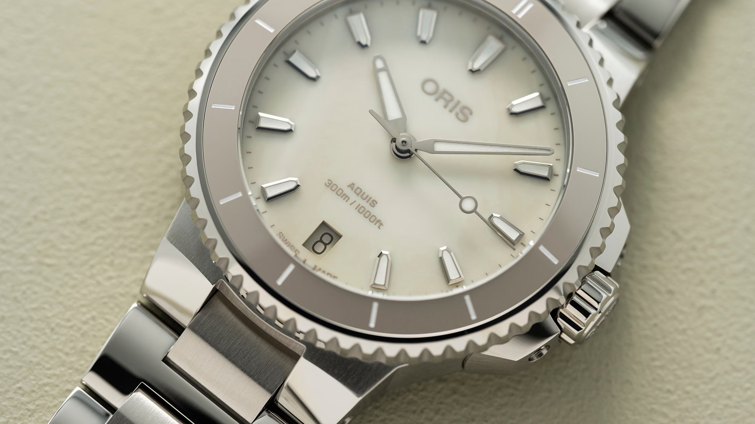 ORIS Aquis Date  01 733 7792 4151-07 8 19 05P
