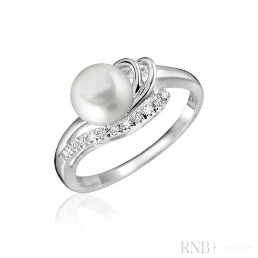 Cultured  Pearl & Diamond Ring