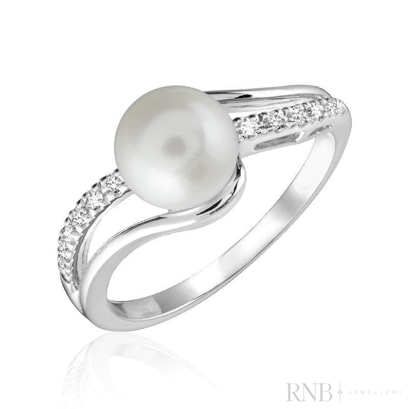 Cultured  Pearl & Diamond Ring