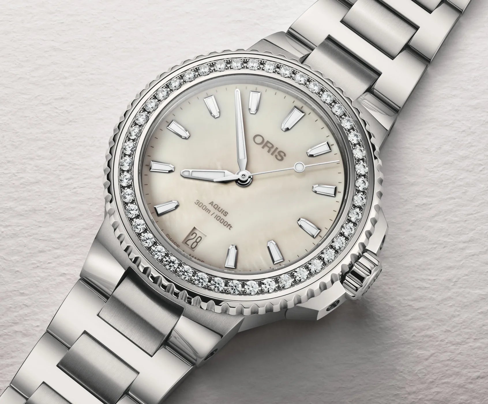 ORIS Aquis Date Diamonds  01 733 7792 4956-07 8 19 05P