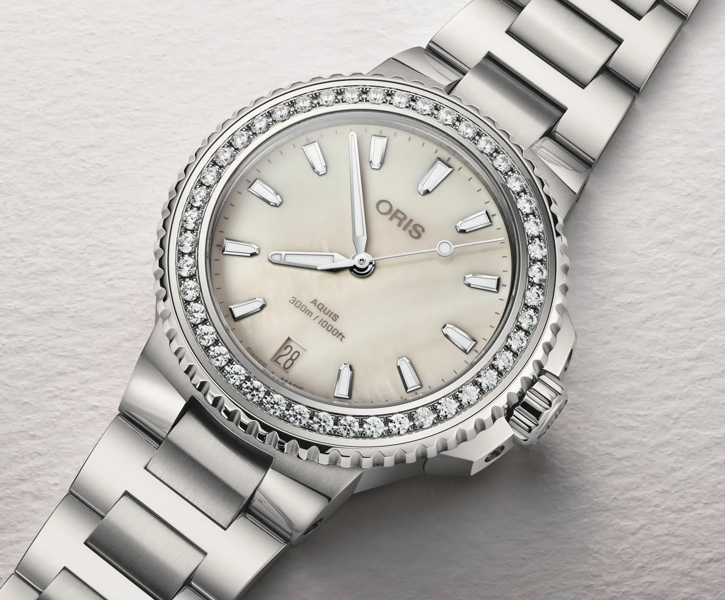 ORIS Aquis Date Diamonds  01 733 7792 4956-07 8 19 05P