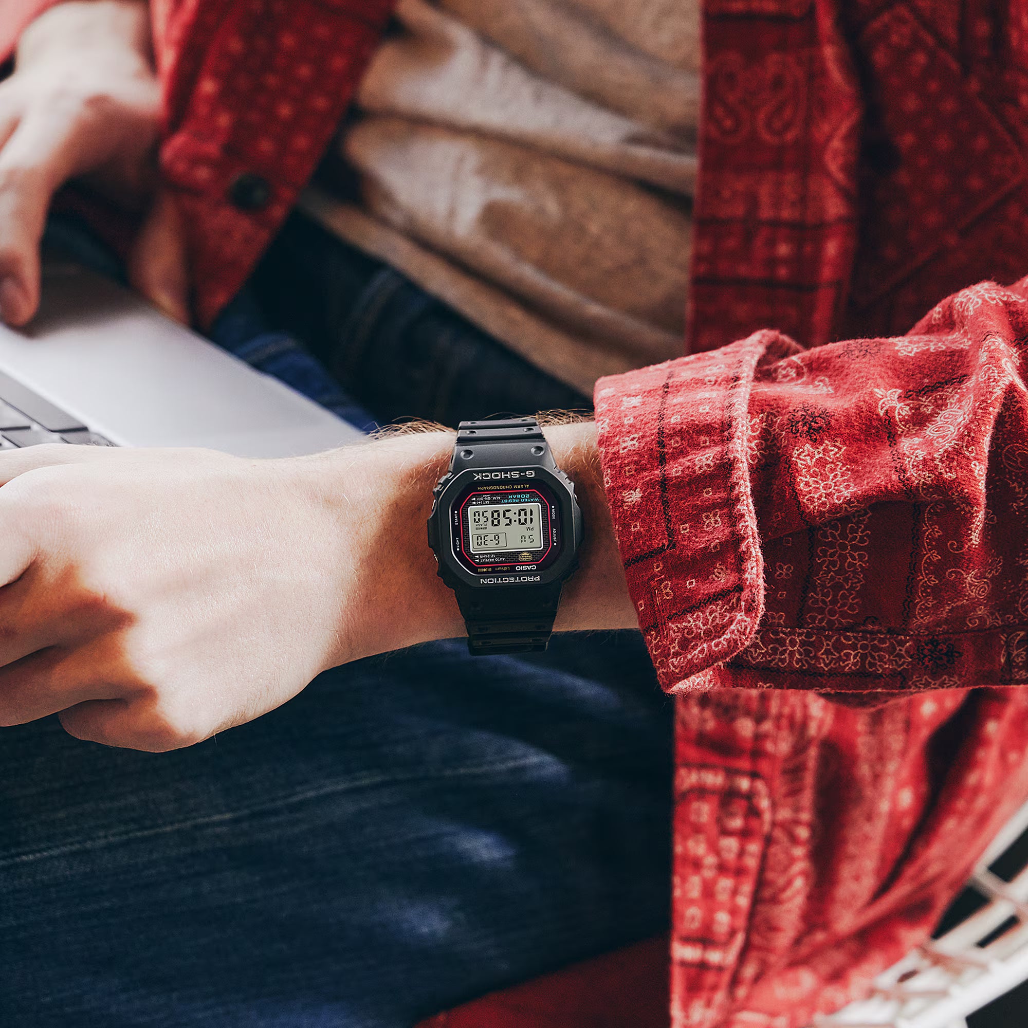 CASIO  G-SHOCK DIGITAL 5000 SERIES DW-5000R-1ACR