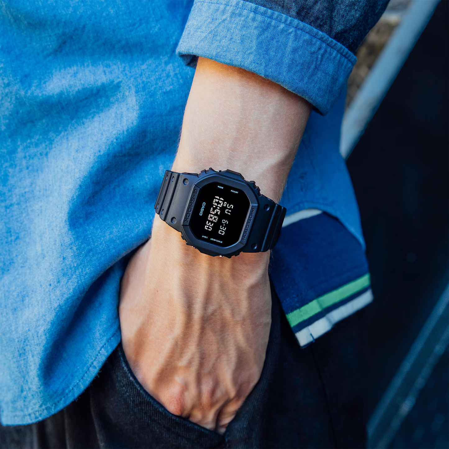 Casio G-Shock DIGITAL 5600 SERIES DW-5600UBB-1