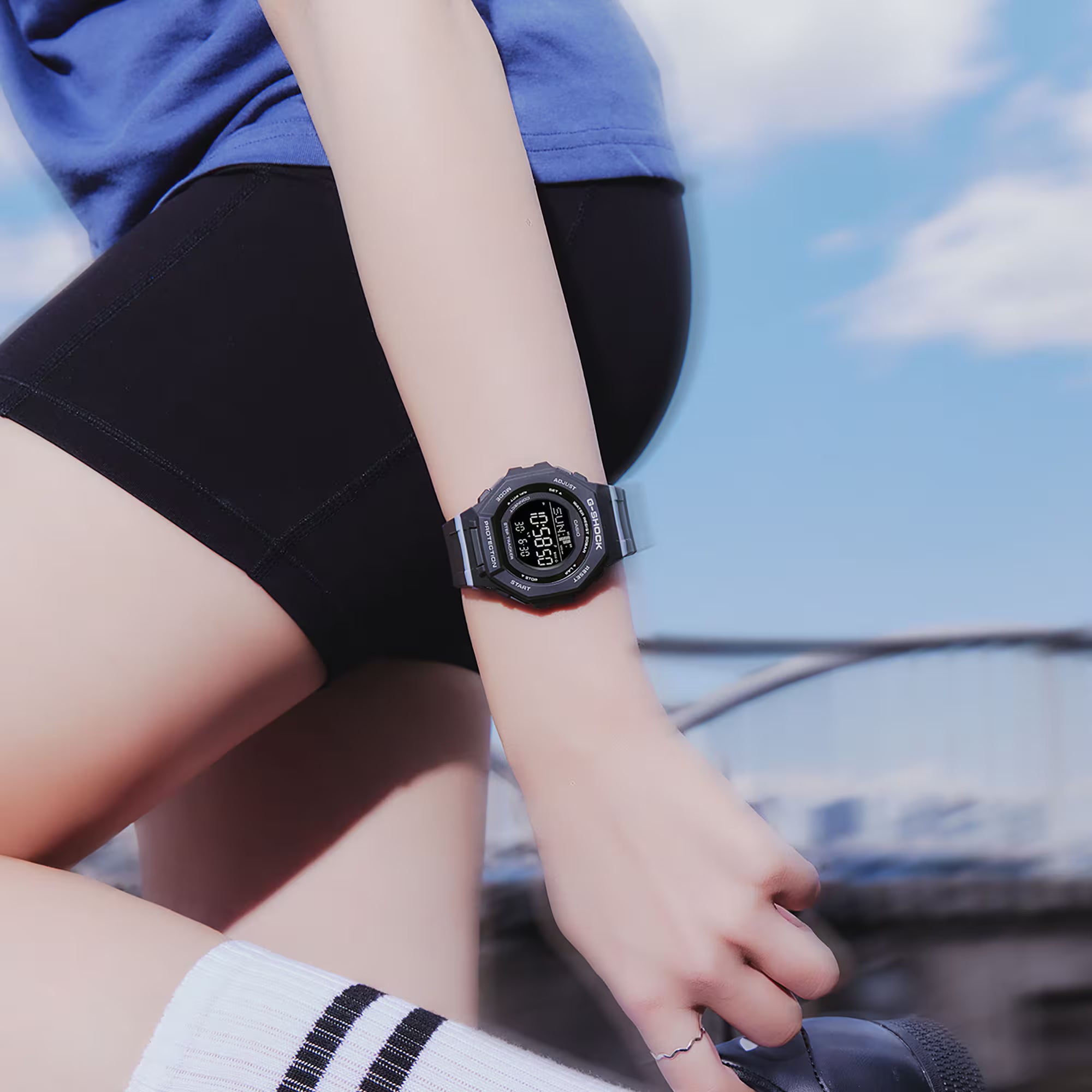CASIO G-SHOCK G-SQUAD WOMEN GMD-B300-1