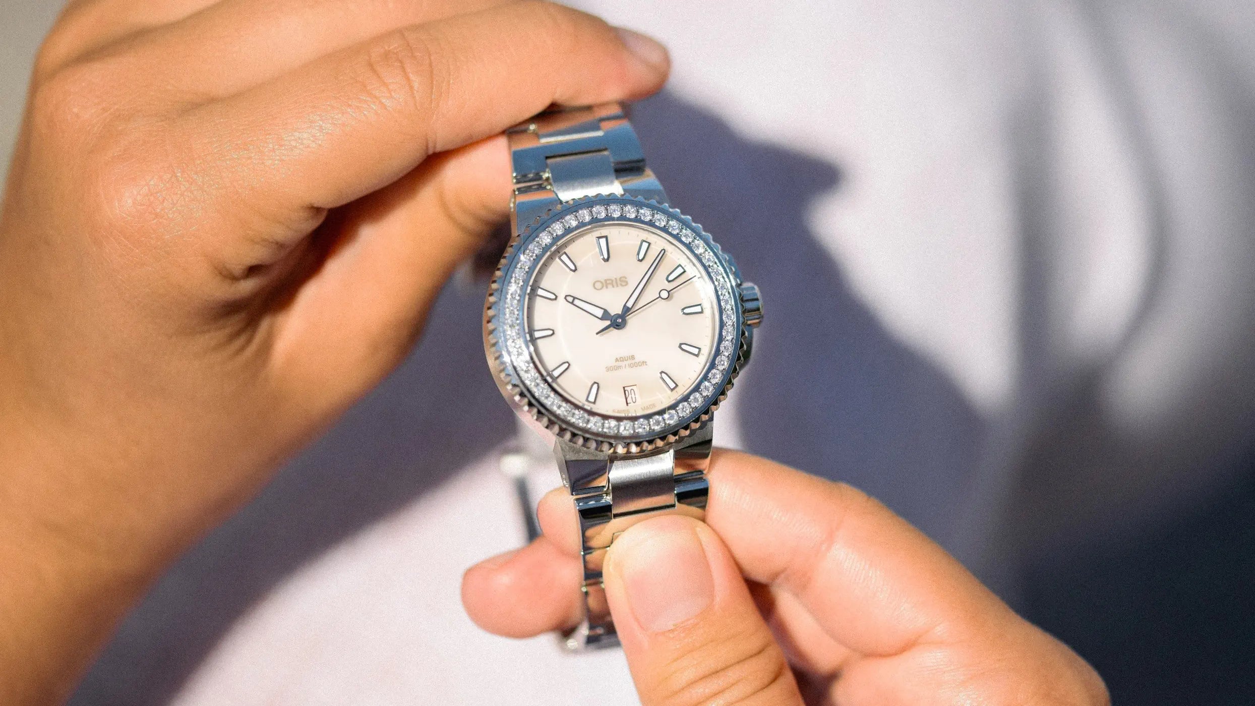 ORIS Aquis Date Diamonds  01 733 7792 4956-07 8 19 05P