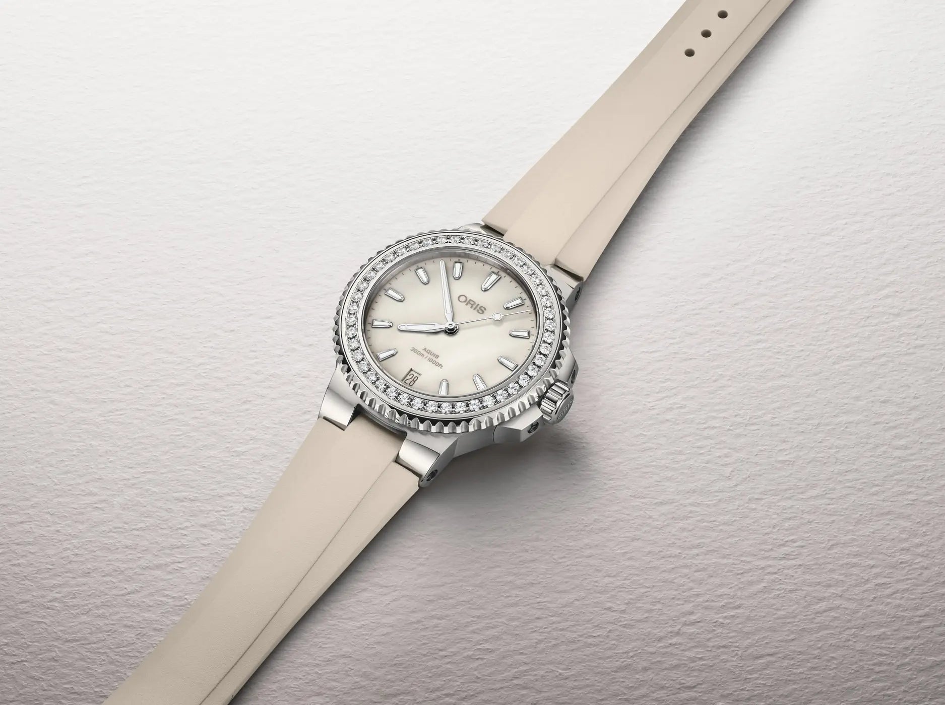 Oris Aquis Date Diamonds  01 733 7792 4956-07 4 19 61FC