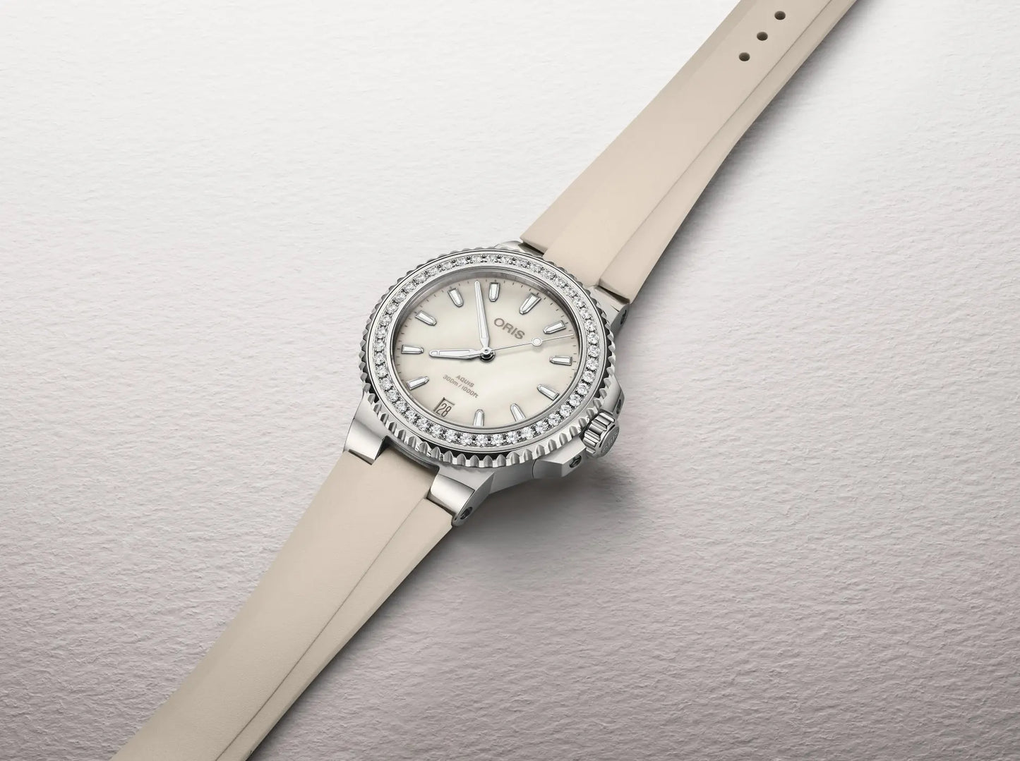 Oris Aquis Date Diamonds  01 733 7792 4956-07 4 19 61FC