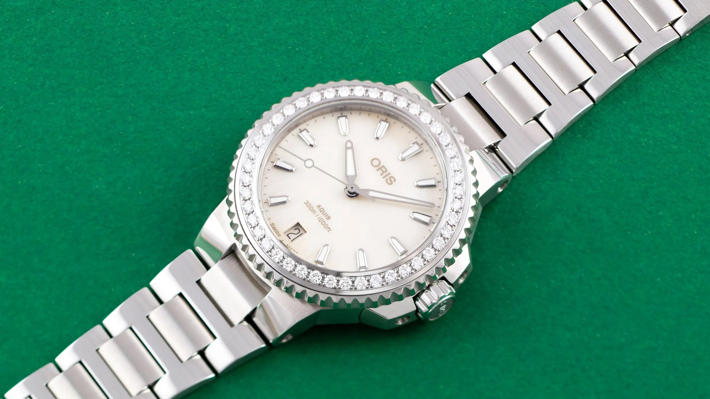 ORIS Aquis Date Diamonds  01 733 7792 4956-07 8 19 05P